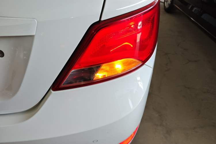 Used Hyundai Verna (older generation) 2014 1.4L Manual Smart GLS Trim Exterior 3
