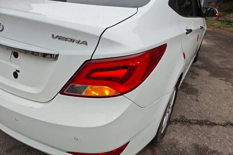 Used Hyundai Verna (older generation) 2014 1.4L Manual Top-Tier Model TOP Exterior 3
