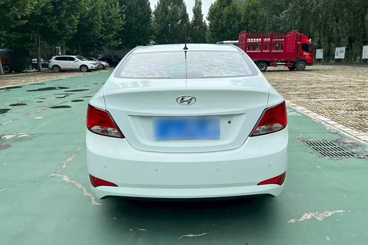 Used Hyundai Verna (older generation) 2014 1.4L Automatic Smart GLS Exterior 4