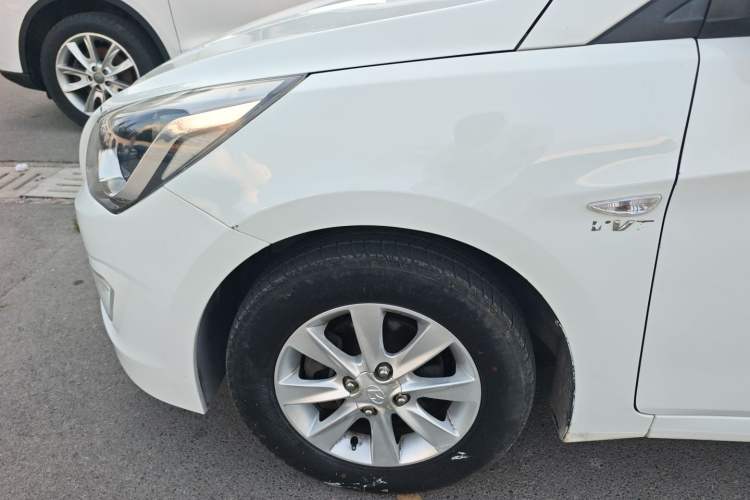 Used Hyundai Verna (older generation) 2014 1.4L Manual Smart GLS Trim Exterior 4
