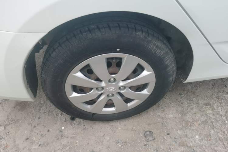 Used Hyundai Verna (older generation) 2014 1.4L Manual Smart GLS Trim Exterior 5