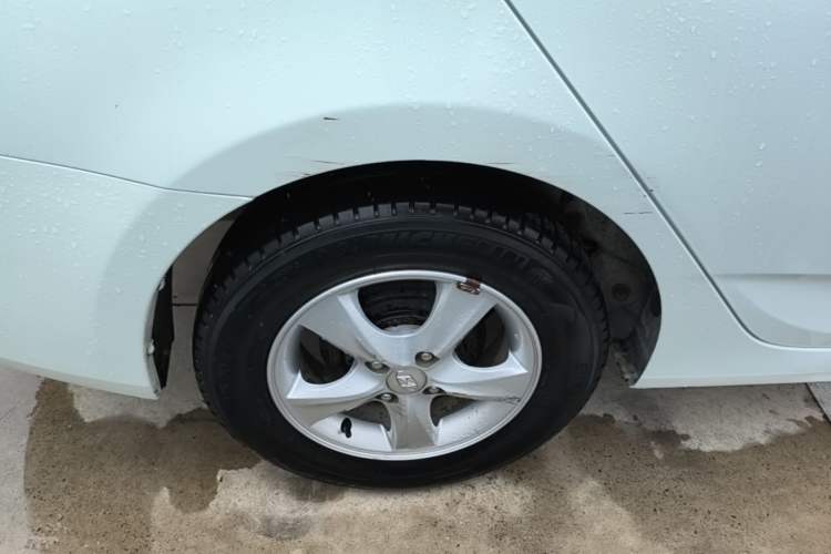 Used Hyundai Verna (older generation) 2014 1.4L Automatic Smart GLS Exterior 5