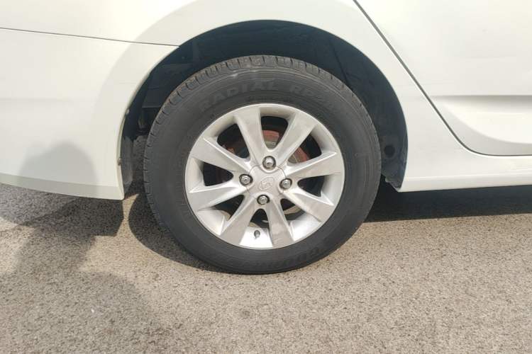 Used Hyundai Verna (older generation) 2014 1.4L Manual Smart GLS Trim Exterior 5