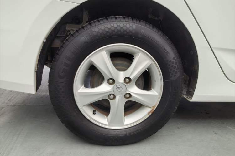 Used Hyundai Verna (older generation) 2014 1.4L Automatic Smart GLS Exterior 5