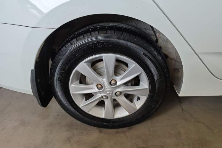 Used Hyundai Verna (older generation) 2014 1.4L Manual Smart GLS Trim Exterior 5