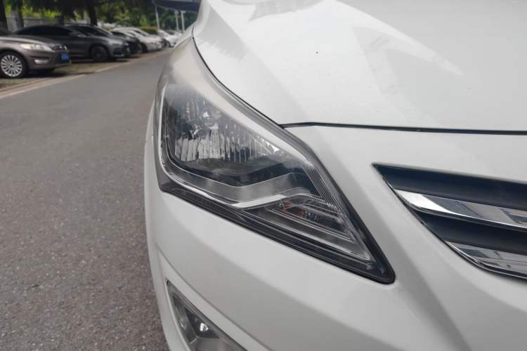 Used Hyundai Verna (older generation) 2014 1.4L Automatic Smart GLS Exterior 6