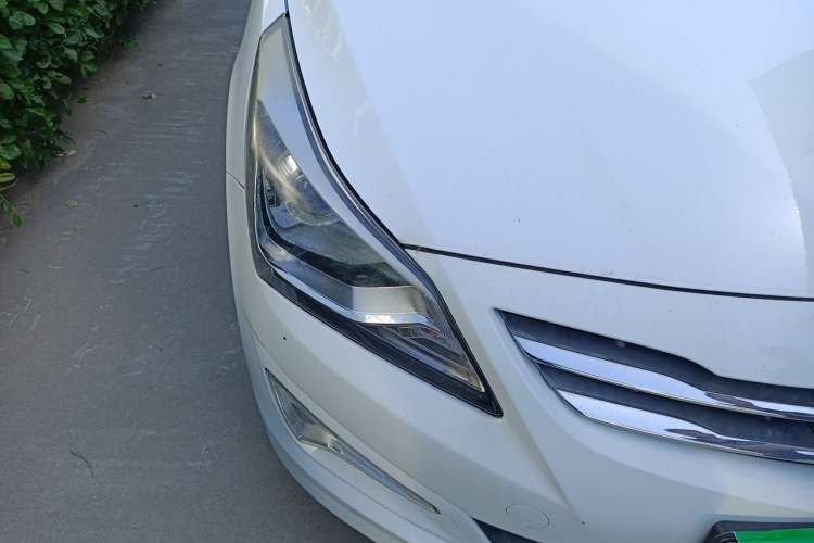 Used Hyundai Verna (older generation) 2014 1.4L Manual Smart GLS Trim Exterior 6