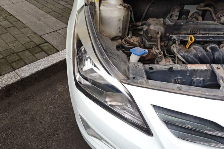 Used Hyundai Verna (older generation) 2014 1.4L Automatic Smart GLS Exterior 6