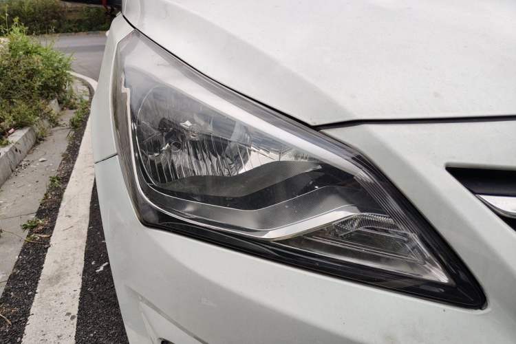 Used Hyundai Verna (older generation) 2014 1.4L Automatic Smart GLS Exterior 6