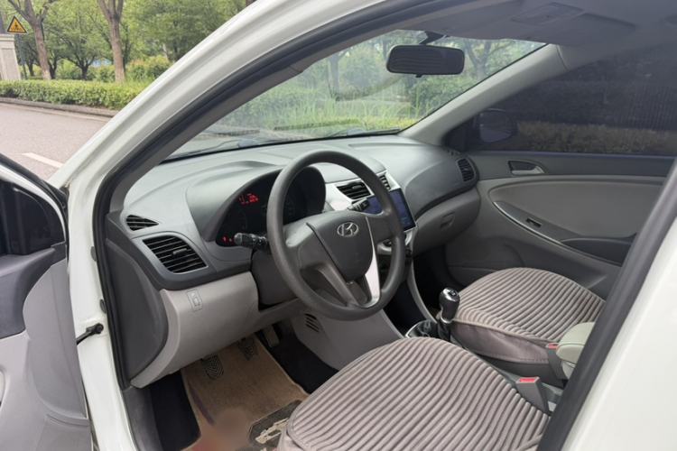 Used Hyundai Verna (older generation) 2014 1.4L Manual Smart GLS Trim Exterior 6