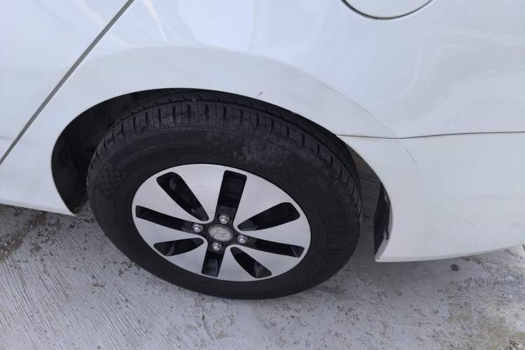 Used Hyundai Verna (older generation) 2014 1.4L Manual Smart GLS Trim Exterior 6