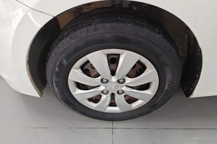 Used Hyundai Verna (older generation) 2014 1.4L Manual Smart GLS Trim Exterior 7
