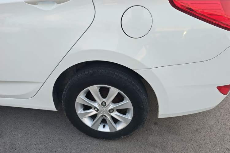 Used Hyundai Verna (older generation) 2014 1.4L Manual Smart GLS Trim Exterior 7