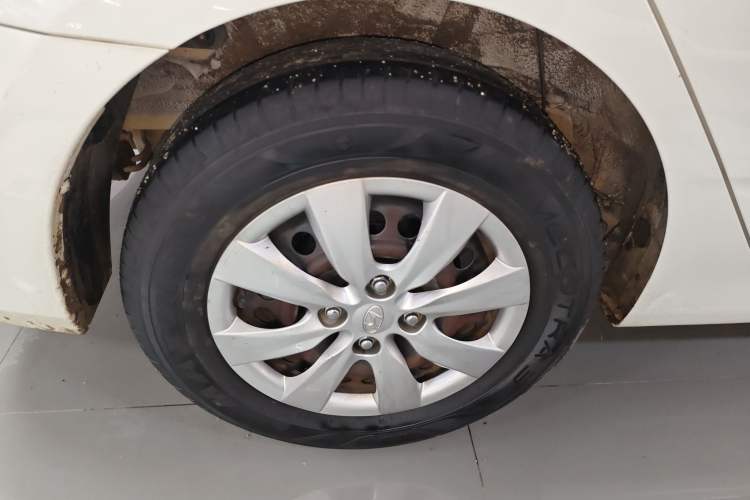 Used Hyundai Verna (older generation) 2014 1.4L Manual Smart GLS Trim Exterior 8