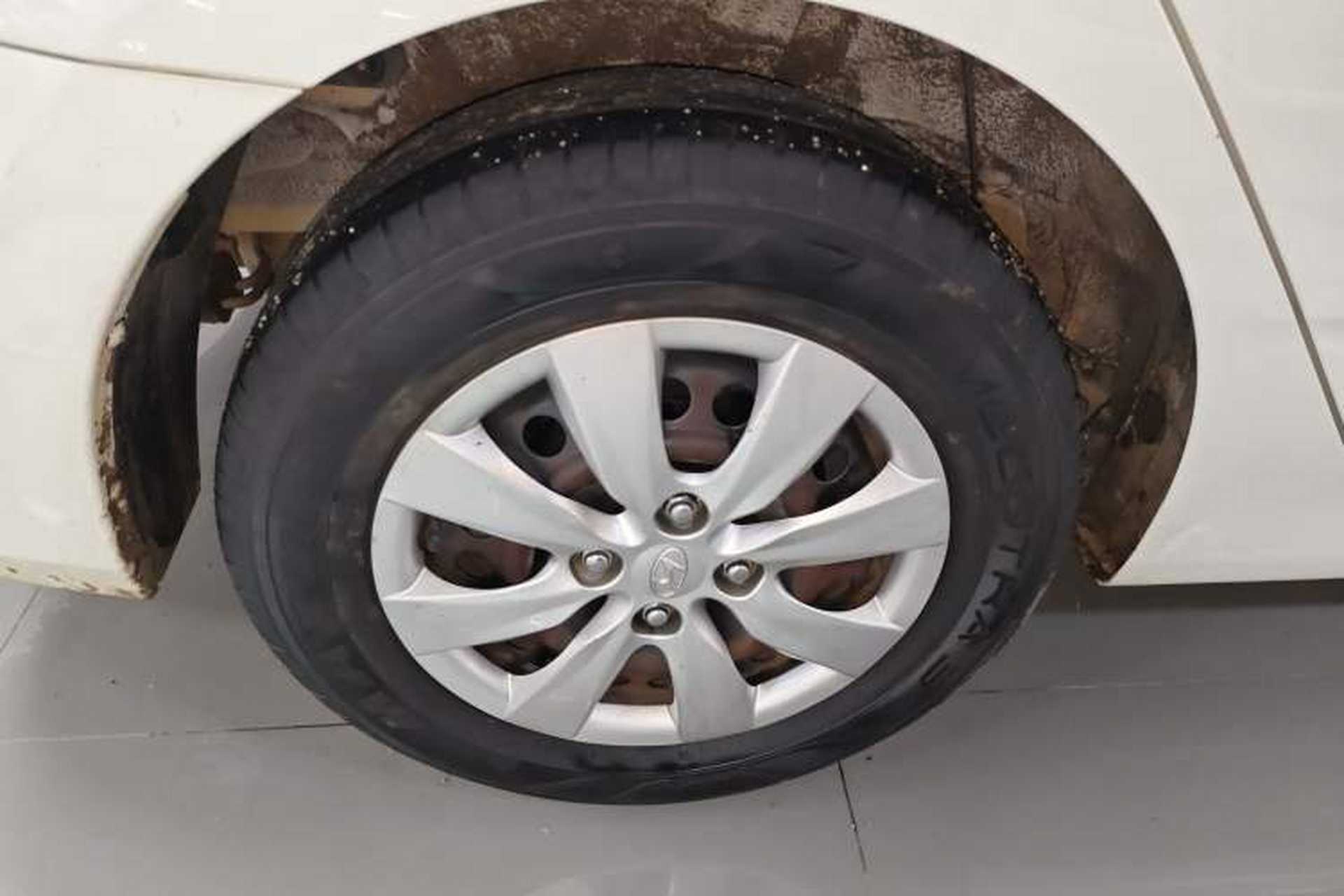 Used Hyundai Verna (older generation) 2014 1.4L Manual Smart GLS Trim Exterior 8