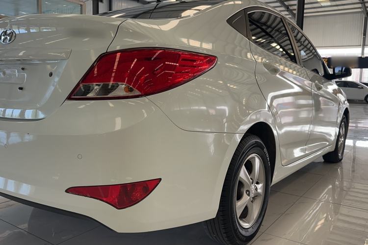 Used Hyundai Verna (older generation) 2014 1.4L Automatic Smart GLS Exterior 8