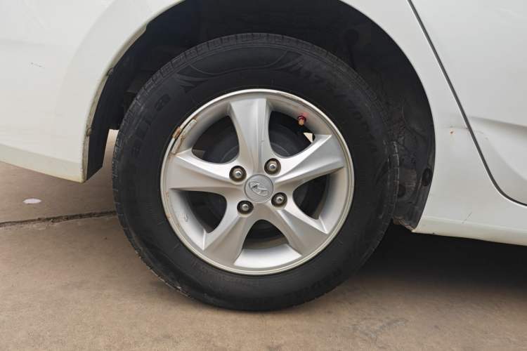 Used Hyundai Verna (older generation) 2014 1.4L Automatic Smart GLS Exterior 8