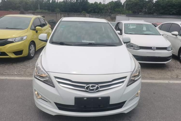 Used Hyundai Verna (older generation) 2014 1.4L Manual Smart GLS Trim Front