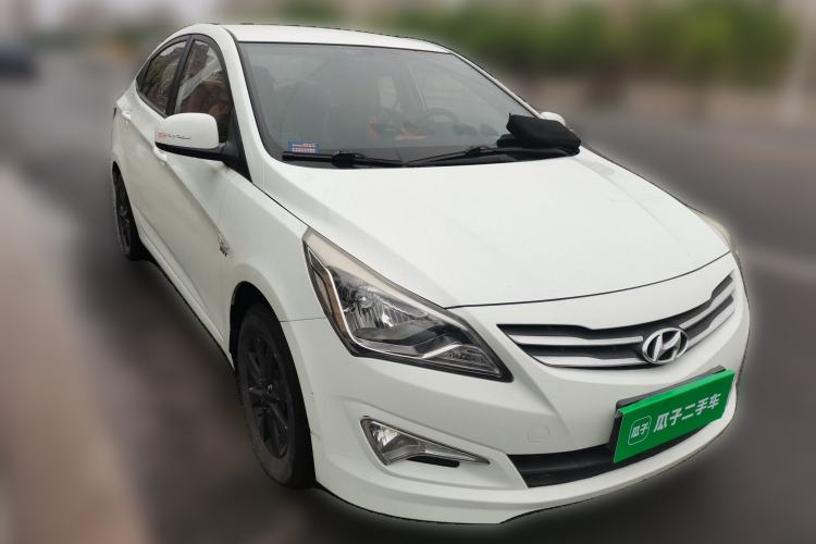 Used Hyundai Verna (older generation) 2014 1.4L Manual Smart GLS Trim Front Right 45 Deg