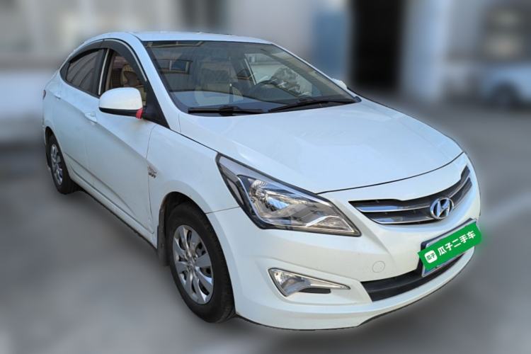 Used Hyundai Verna (older generation) 2014 1.4L Manual Smart GLS Trim Front Right 45 Deg