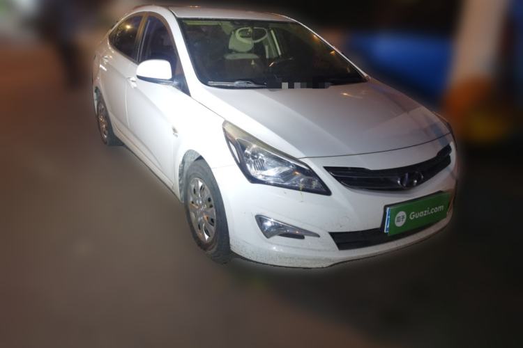 Used Hyundai Verna (older generation) 2014 1.4L Manual Smart GLS Trim Front Right 45 Deg