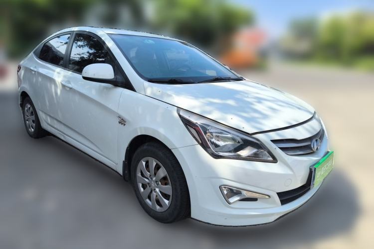 Used Hyundai Verna (older generation) 2014 1.4L Manual Smart GLS Trim Front Right 45 Deg