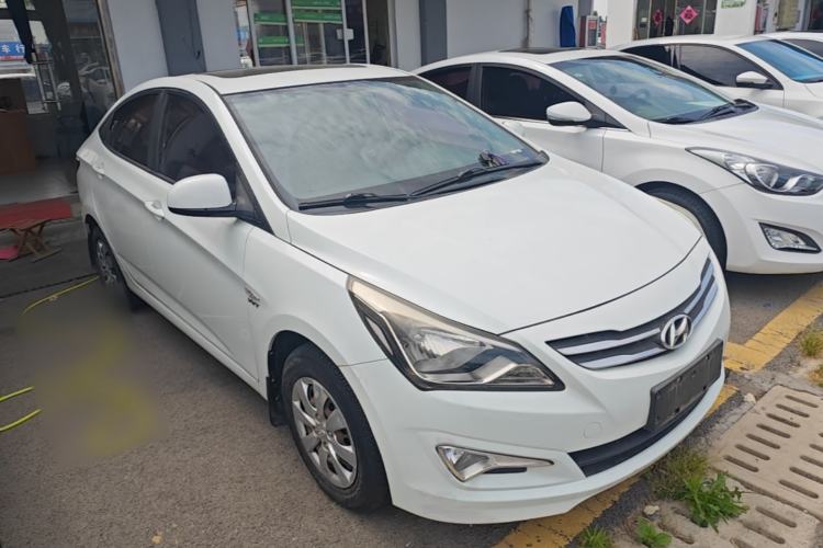 Used Hyundai Verna (older generation) 2014 1.4L Manual Smart GLS Trim Front Right 45 Deg