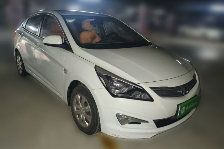 Used Hyundai Verna (older generation) 2014 1.4L Manual Smart GLS Trim Front Right 45 Deg