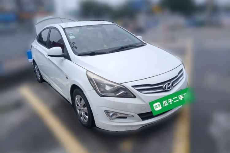 Used Hyundai Verna (older generation) 2014 1.4L Manual Smart GLS Trim Front Right 45 Deg
