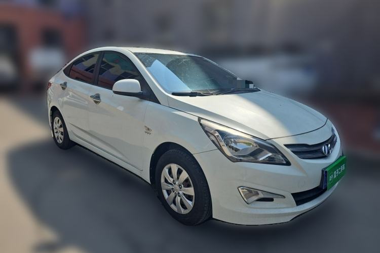 Used Hyundai Verna (older generation) 2014 1.4L Manual Smart GLS Trim Front Right 45 Deg