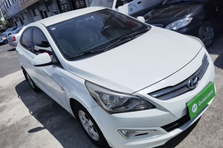 Used Hyundai Verna (older generation) 2014 1.4L Manual Smart GLS Trim Front Right 45 Deg