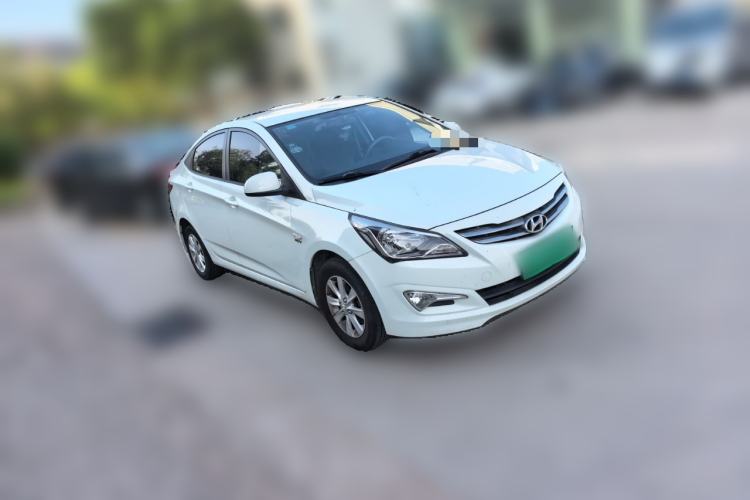 Used Hyundai Verna (older generation) 2014 1.4L Manual Smart GLS Trim Front Right 45 Deg