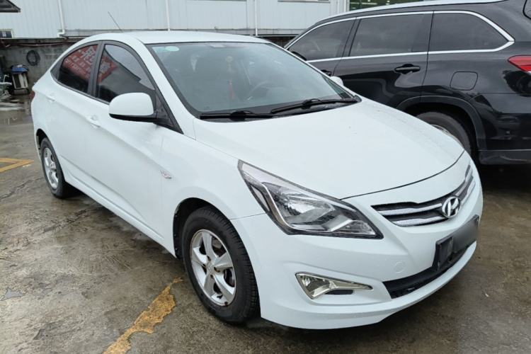 Used Hyundai Verna (older generation) 2014 1.4L Automatic Smart GLS Front Right 45 Deg