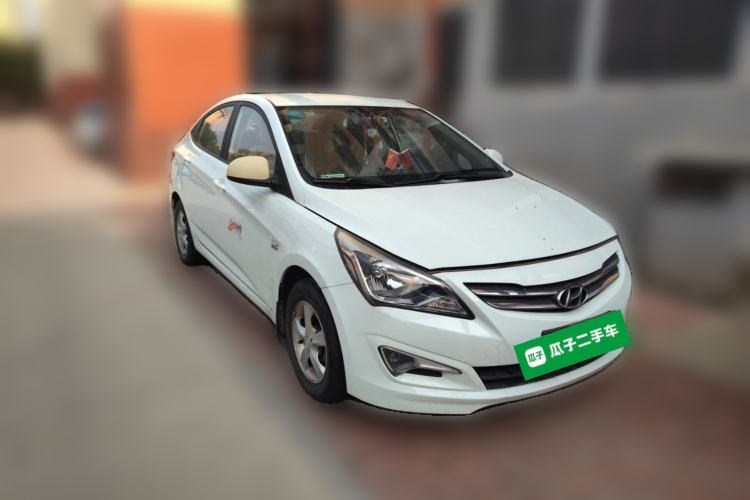 Used Hyundai Verna (older generation) 2014 1.4L Manual Smart GLS Trim Front Right 45 Deg