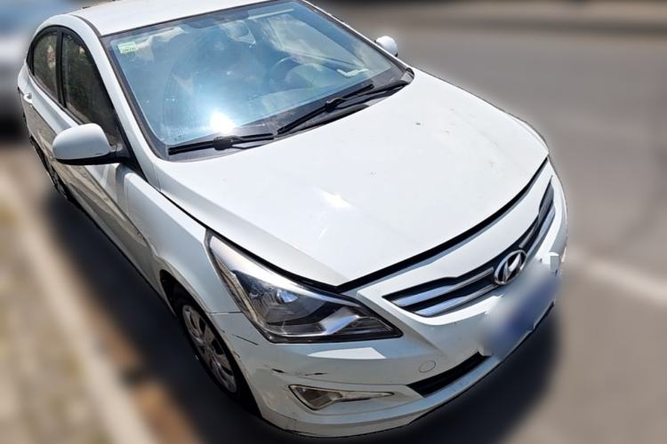 Used Hyundai Verna (older generation) 2014 1.4L Manual Smart GLS Trim Front Right 45 Deg