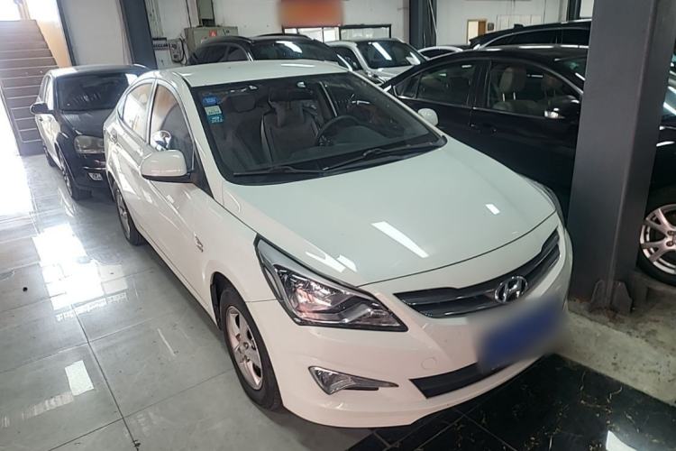Used Hyundai Verna (older generation) 2014 1.4L Automatic Smart GLS Front Right 45 Deg