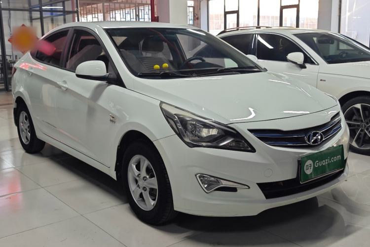 Used Hyundai Verna (older generation) 2014 1.4L Manual Smart GLS Trim Front Right 45 Deg