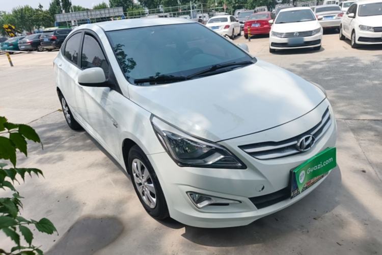 Used Hyundai Verna (older generation) 2014 1.4L Manual Smart GLS Trim Front Right 45 Deg
