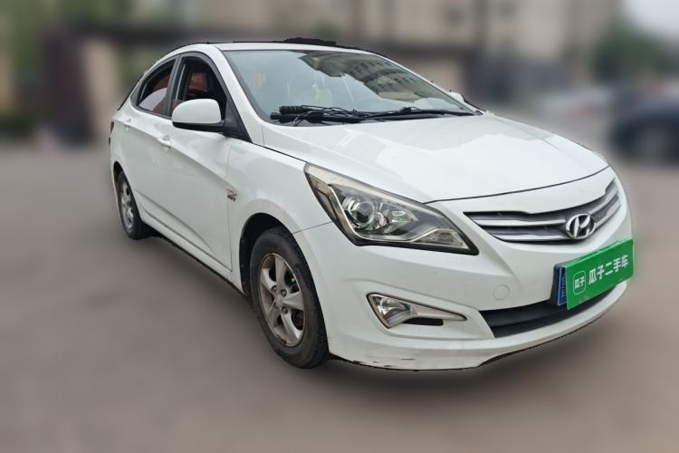 Used Hyundai Verna (older generation) 2014 1.4L Automatic Smart GLS Front Right 45 Deg