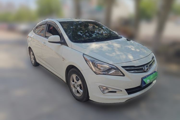 Used Hyundai Verna (older generation) 2014 1.4L Automatic Smart GLS Front Right 45 Deg