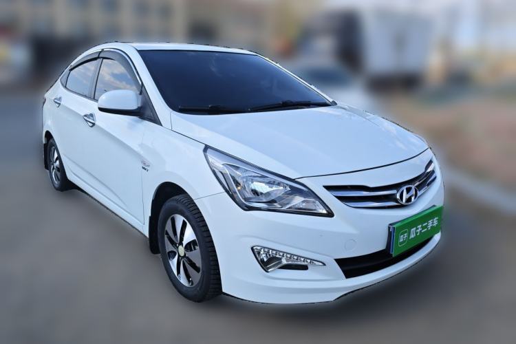 Used Hyundai Verna (older generation) 2014 1.4L Automatic Smart GLS Front Right 45 Deg