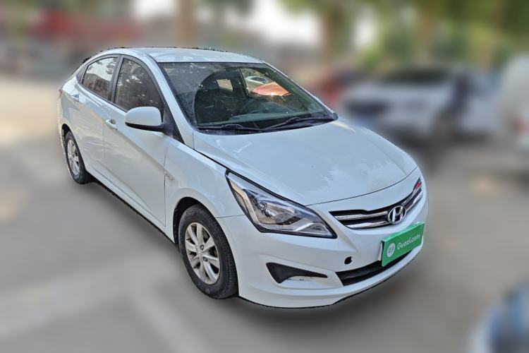 Used Hyundai Verna (older generation) 2014 1.4L Manual Fashion GS Model Front Right 45 Deg