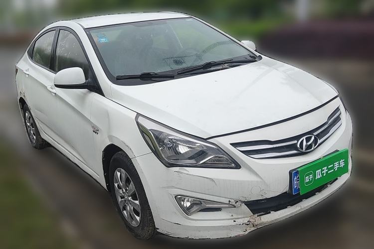 Used Hyundai Verna (older generation) 2014 1.4L Manual Fashion GS Model Front Right 45 Deg