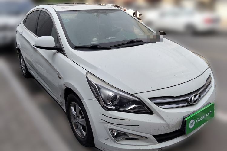 Used Hyundai Verna (older generation) 2014 1.4L Automatic Leading-Edge GLX Front Right 45 Deg