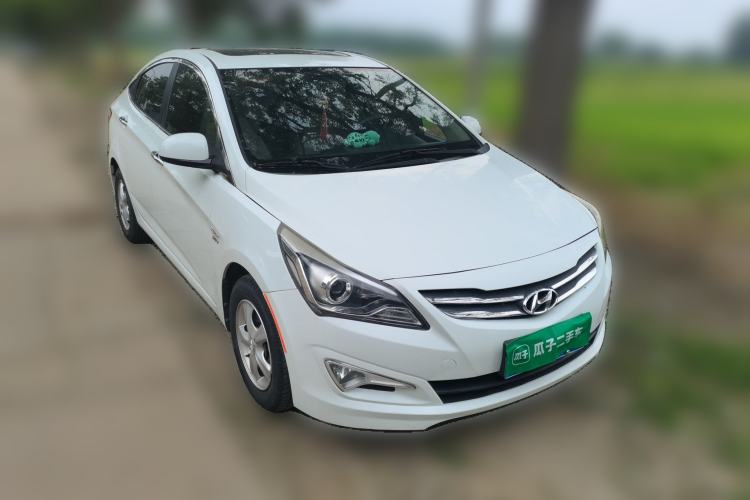 Used Hyundai Verna (older generation) 2014 1.4L Automatic Leading-Edge GLX Front Right 45 Deg