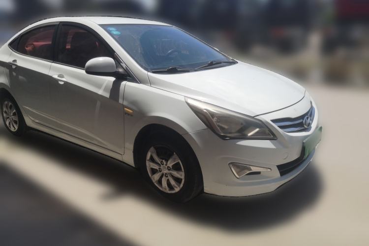 Used Hyundai Verna (older generation) 2014 1.4L Manual Smart GLS Trim Front Right 45 Deg