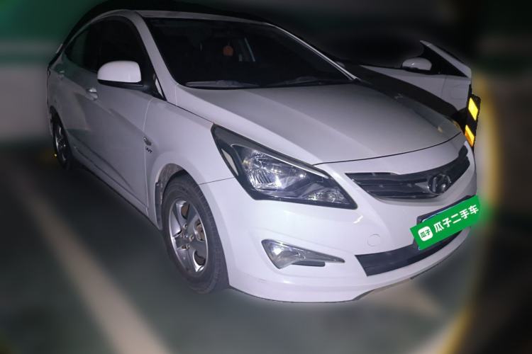 Used Hyundai Verna (older generation) 2014 1.4L Manual Smart GLS Trim Front Right 45 Deg