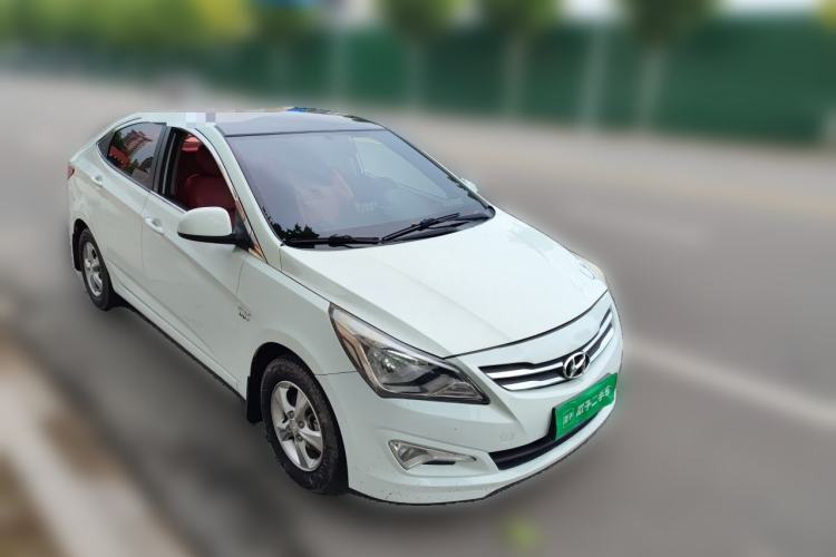 Used Hyundai Verna (older generation) 2014 1.4L Manual Smart GLS Trim Front Right 45 Deg