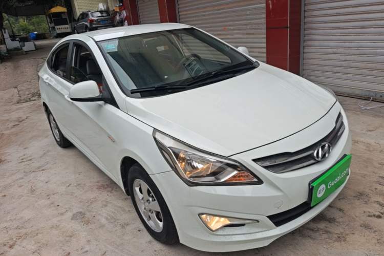 Used Hyundai Verna (older generation) 2014 1.4L Automatic Smart GLS Front Right 45 Deg