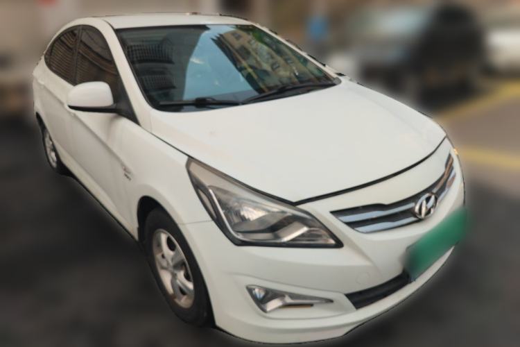 Used Hyundai Verna (older generation) 2014 1.4L Automatic Smart GLS Front Right 45 Deg